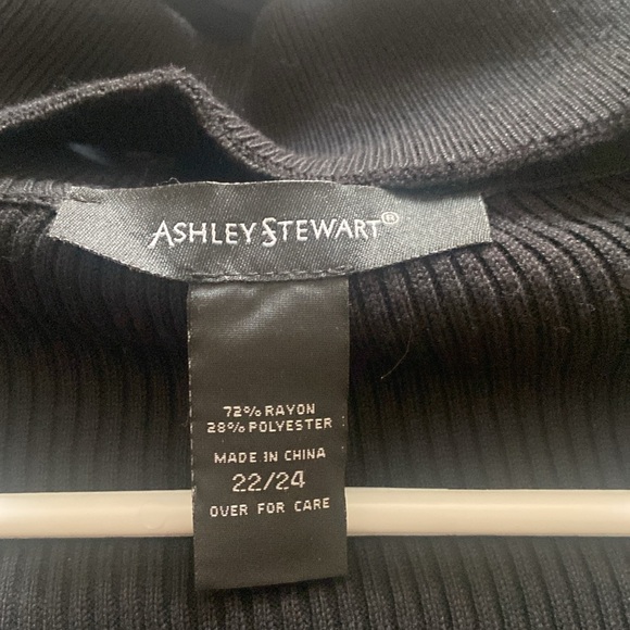 Black Sweater with lace bell sleeves - Picture 4 of 4